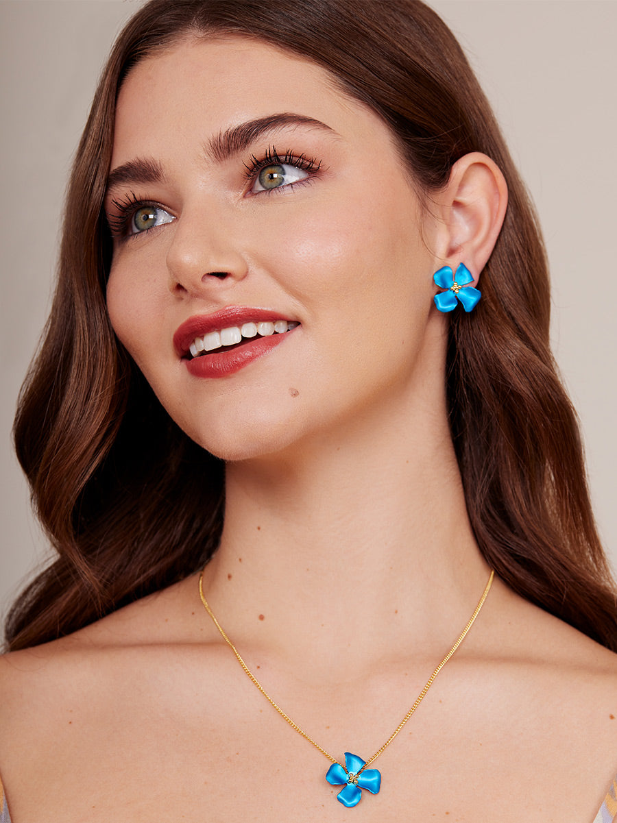Elara Metallic Flower Pendant Necklace